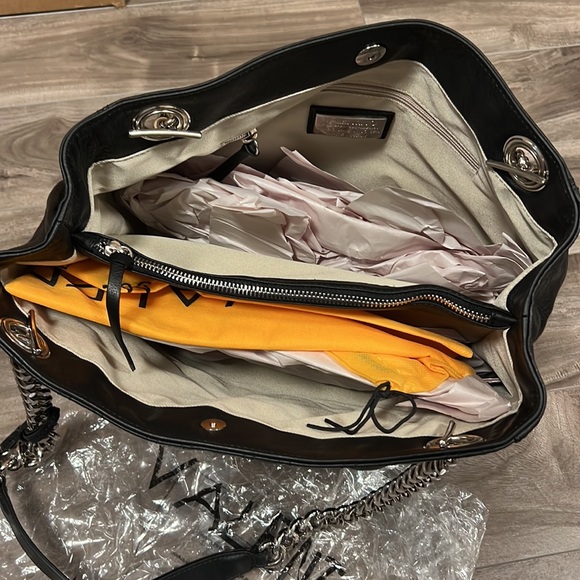 ❣️VALENTINO AUTH by Mario Valentino Luisa Satchel. - Picture 9 of 17